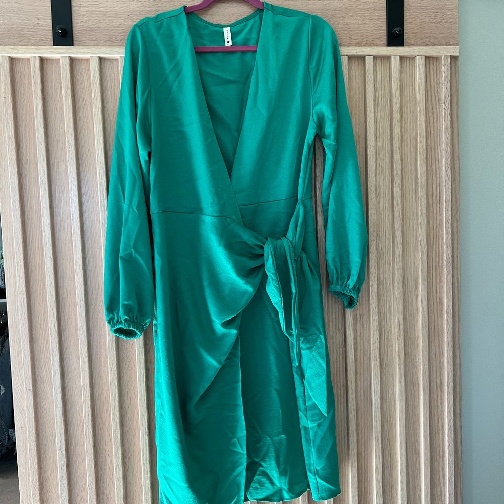 Vici brand (Tyche) Women's Midi Green Wrap Dress, Size L